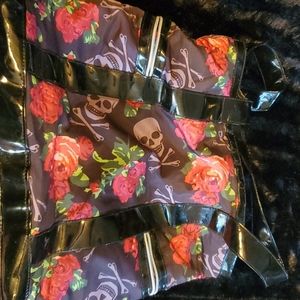 Skull and crossbones purse